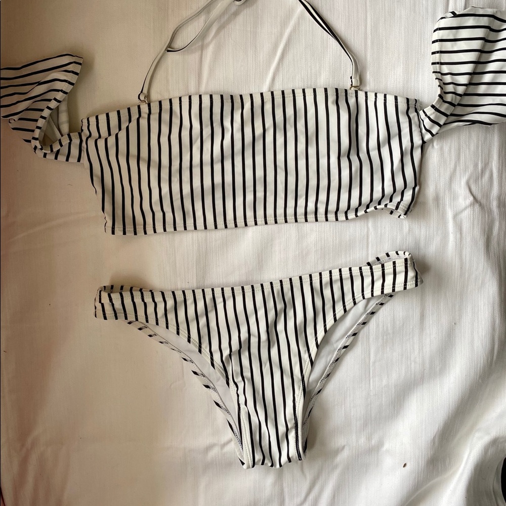 Off shoulder bikini striped